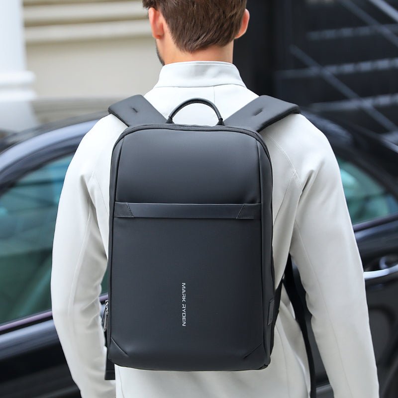 Voyager Pro: Lightweight backpack with a small footprint for commuters - MARK RYDEN US