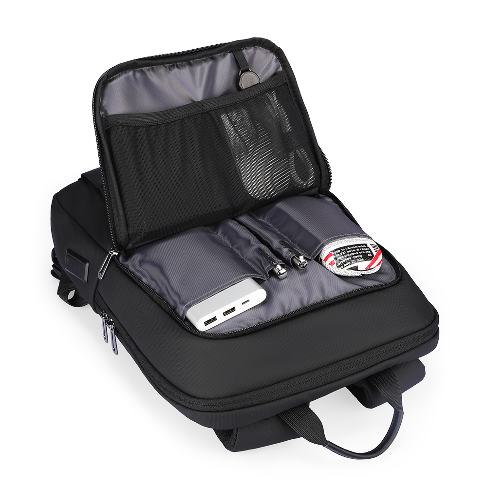 UrbanLite Pro: Mochila de viaje de negocios elegante y resistente al agua 