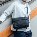 CityWalk: Bolso bandolera impermeable, espacioso y de gran capacidad con cremallera YKK. 