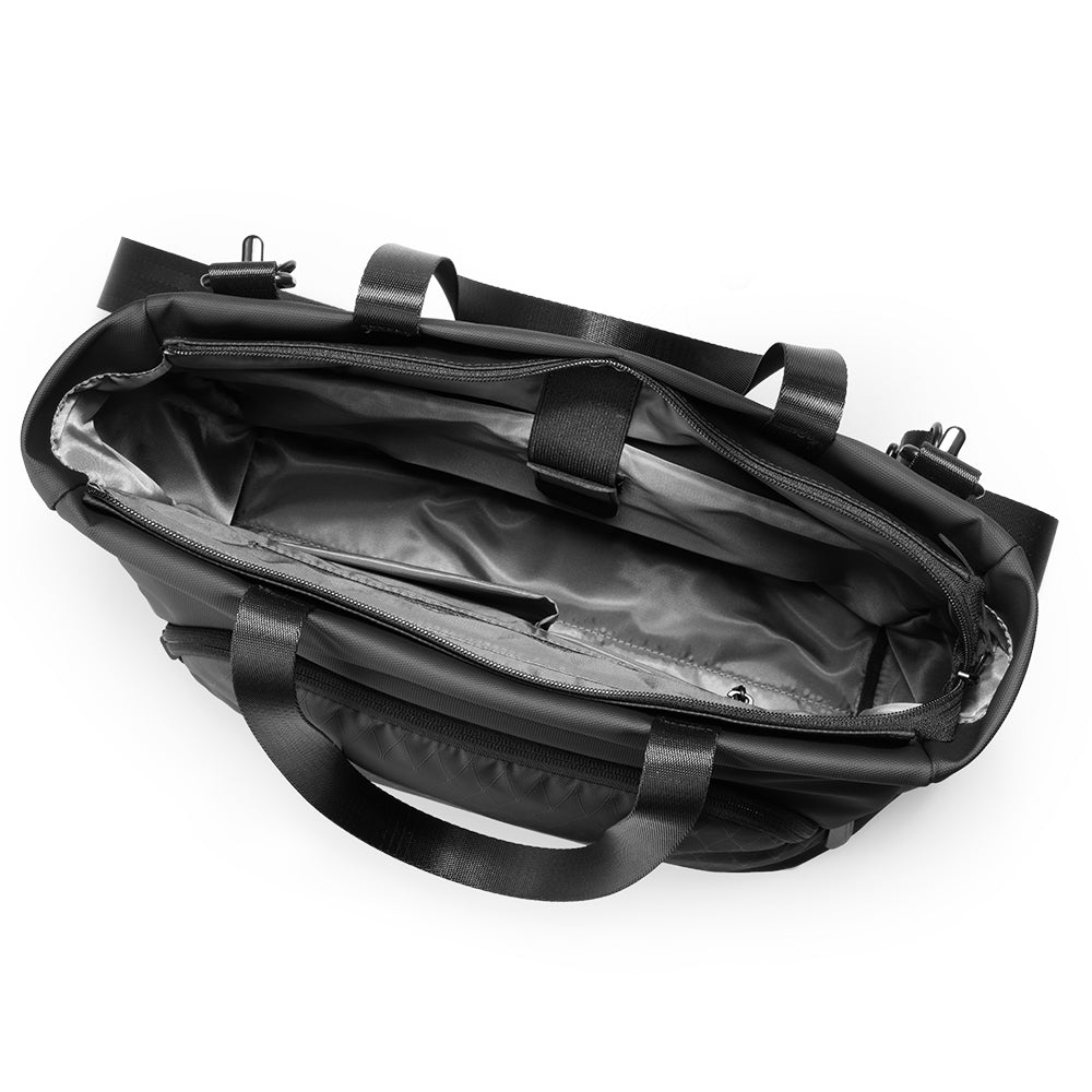 MetroCourier: Tech-Integrated Messenger Bag with Dedicated Charger Compartment