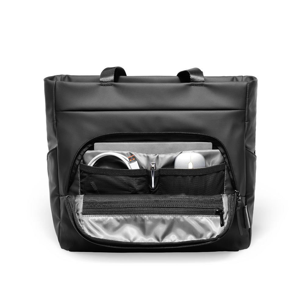 MetroCourier: Tech-Integrated Messenger Bag with Dedicated Charger Compartment