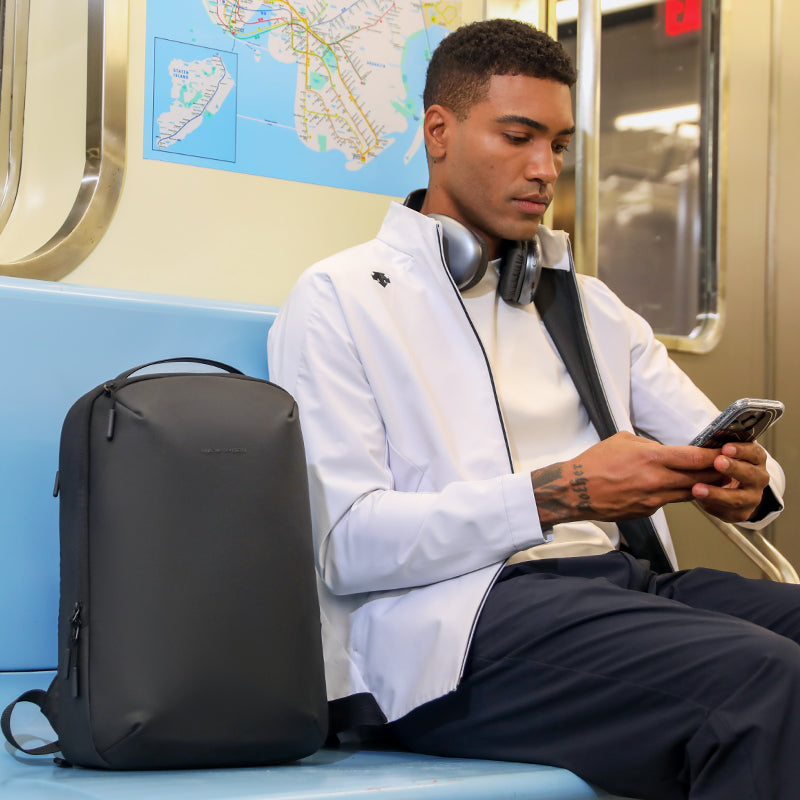 ZenOrganizer: Mochila compacta y práctica para portátil de uso diario 