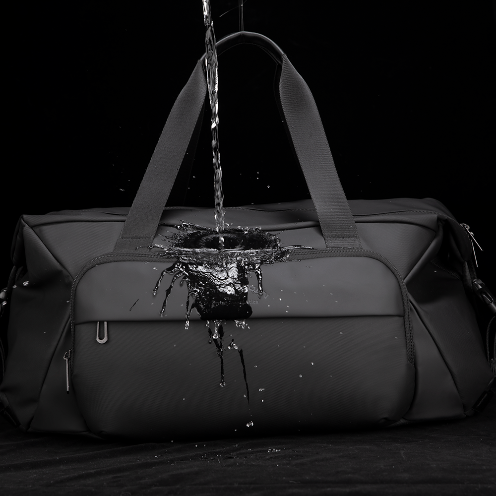 Markryden JourneyFlex black mega handbag water resistance test