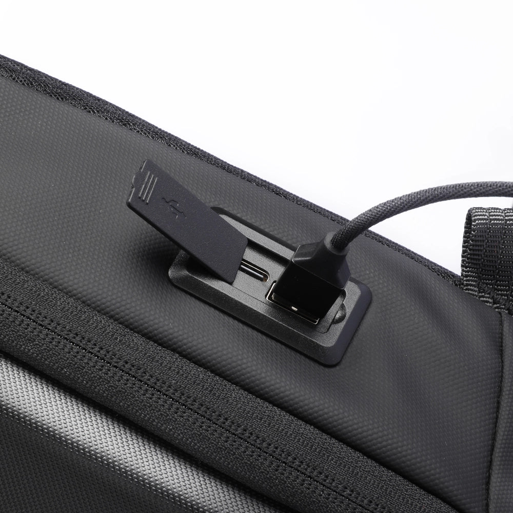 Mini Arc Ratio US : première campagne Kickstarter de MarkRyden - Sac bandoulière rigide et étanche 