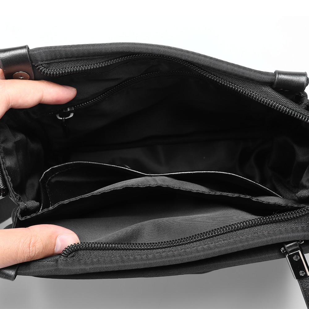 Urban Defender : Sac bandoulière de voyage en cuir imperméable Light Series 