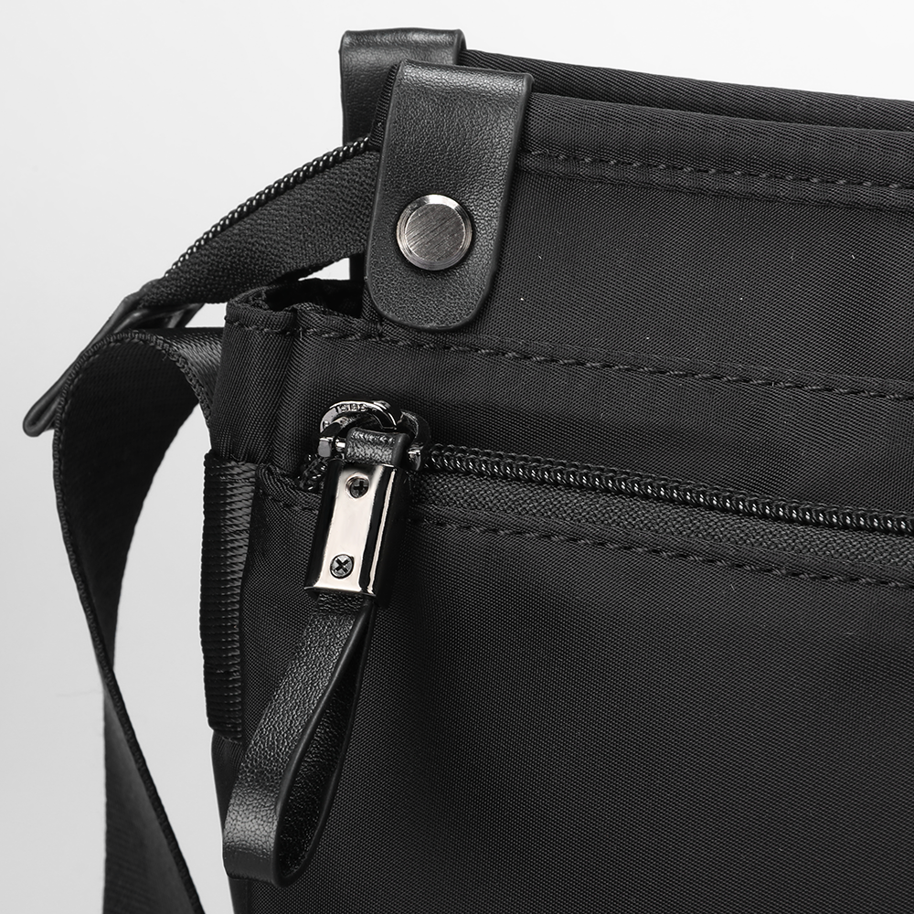 Urban Defender : Sac bandoulière de voyage en cuir imperméable Light Series 