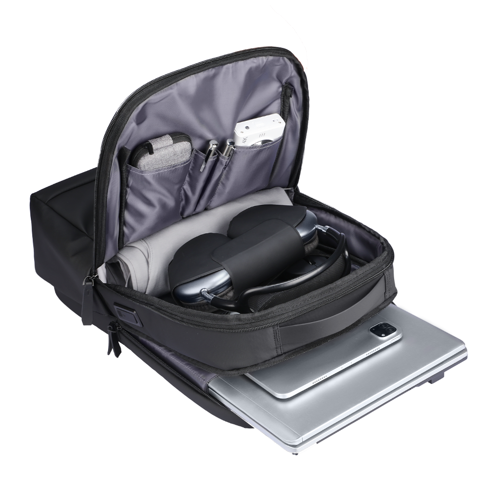 MARKRYDEN UrbanFlex Lite backpack with computer compartment, holding laptop and VR gear