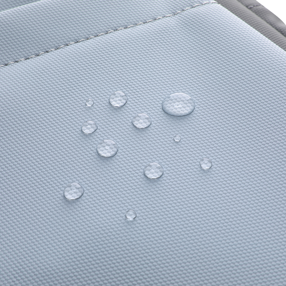 Urbanity: Elegante mochila gris con amplios compartimentos y diseño duradero. 