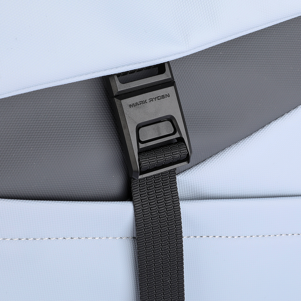 Urbanity: Elegante mochila gris con amplios compartimentos y diseño duradero. 