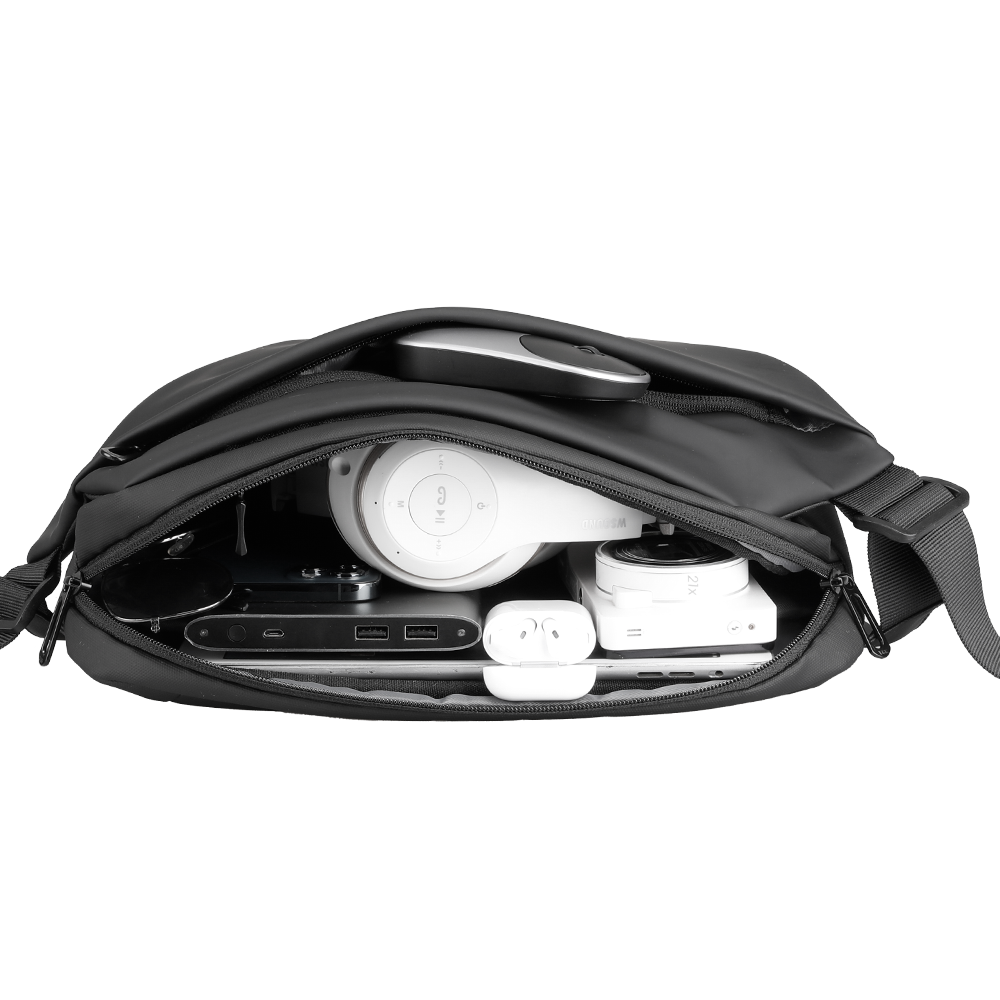 Black leather anti-theft Fingon Ⅰ large capacity daily messenger bag with electronics inside