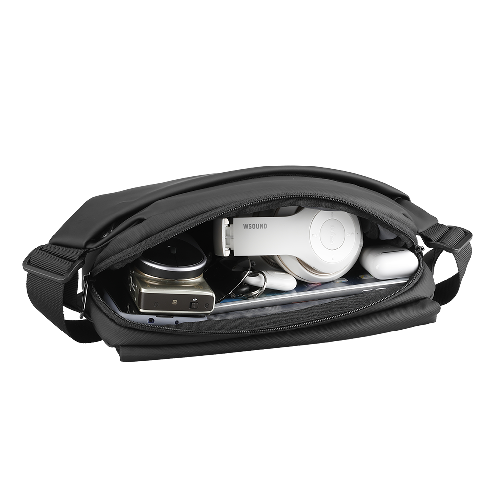 MARKRYDEN - Black leather waterproof Fingon II messenger bag with tech accessories inside