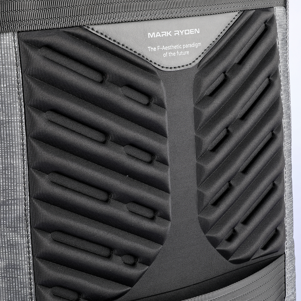 TravelEssentials: Mochila de gran capacidad para uso diario 