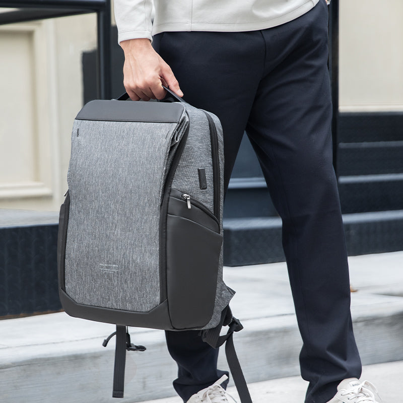 TravelEssentials: Mochila de gran capacidad para uso diario 