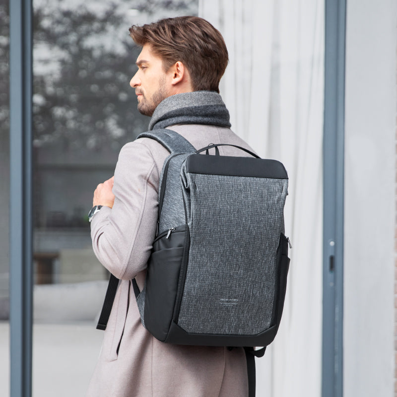 TravelEssentials: Mochila de gran capacidad para uso diario 