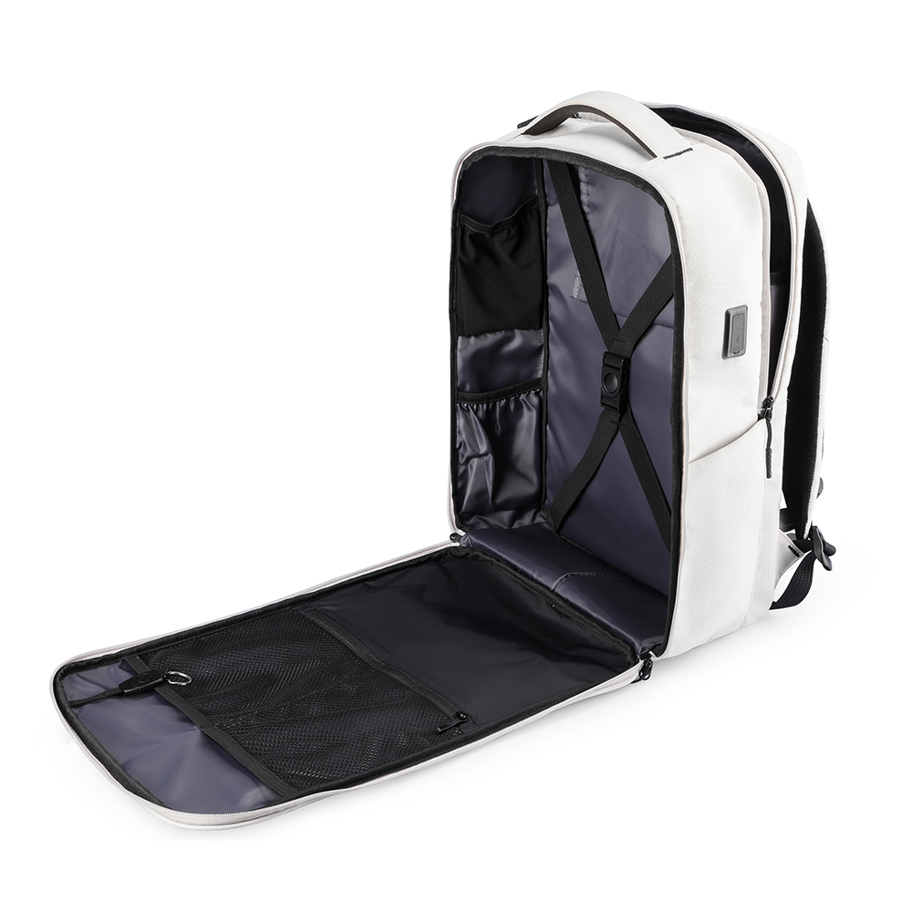 MARKRYDEN Urbanity commuter backpack with USB port - spacious 17.3" laptop compartment