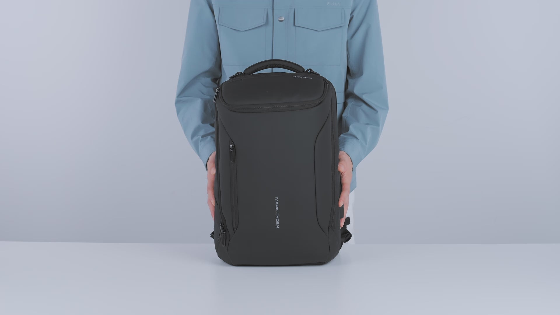 US Compacto Pro: la mochila de uso diario de MarkRyden, líder en ventas, con diseño futurista, sencilla y de gran capacidad. 